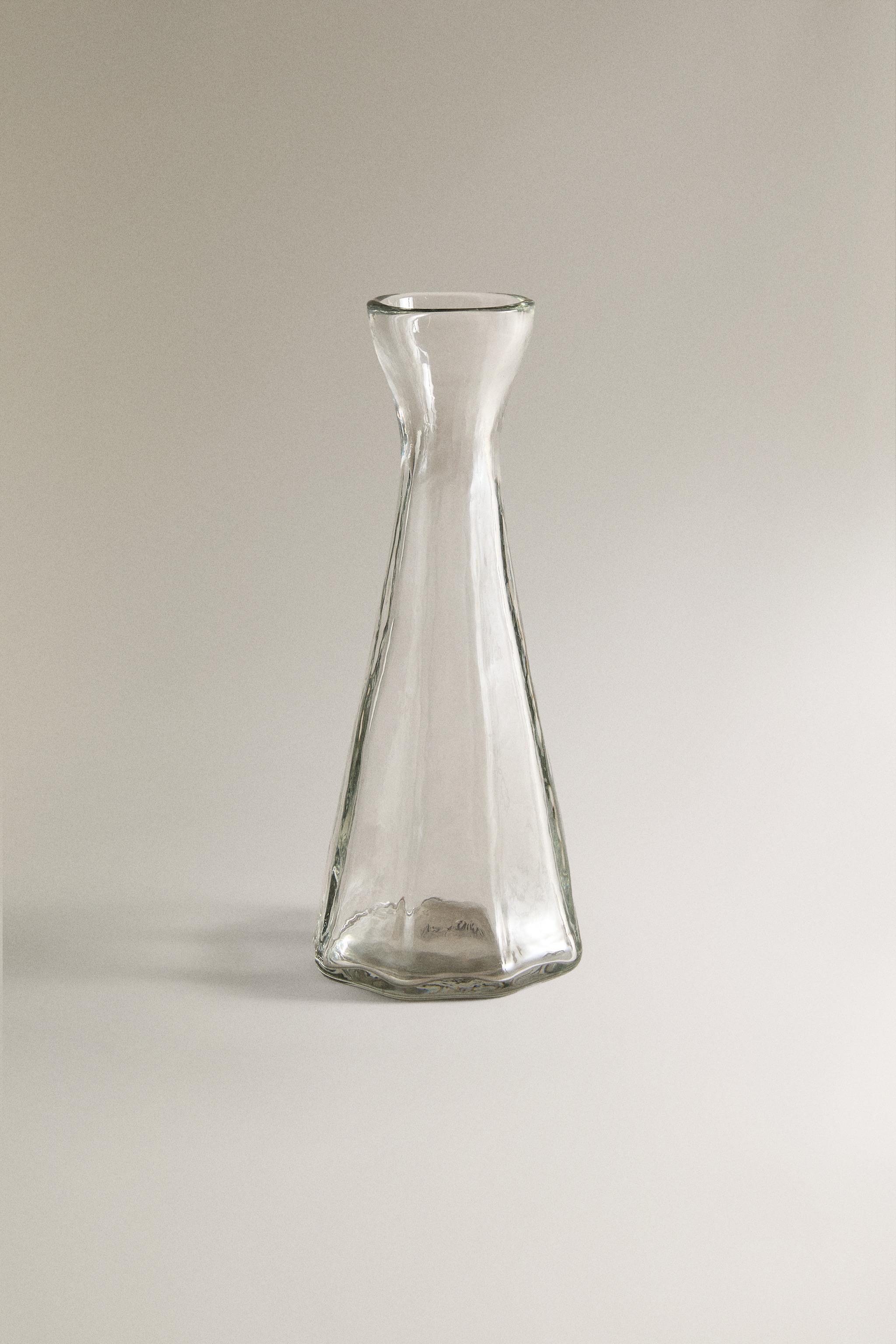 VASE FACETTÉ EN VERRE ÉTROIT
